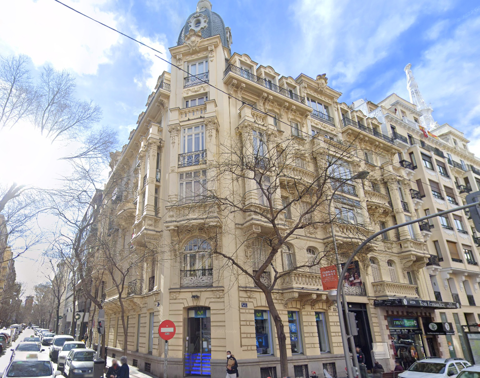Inmueble con Fachada Clásica en Goya