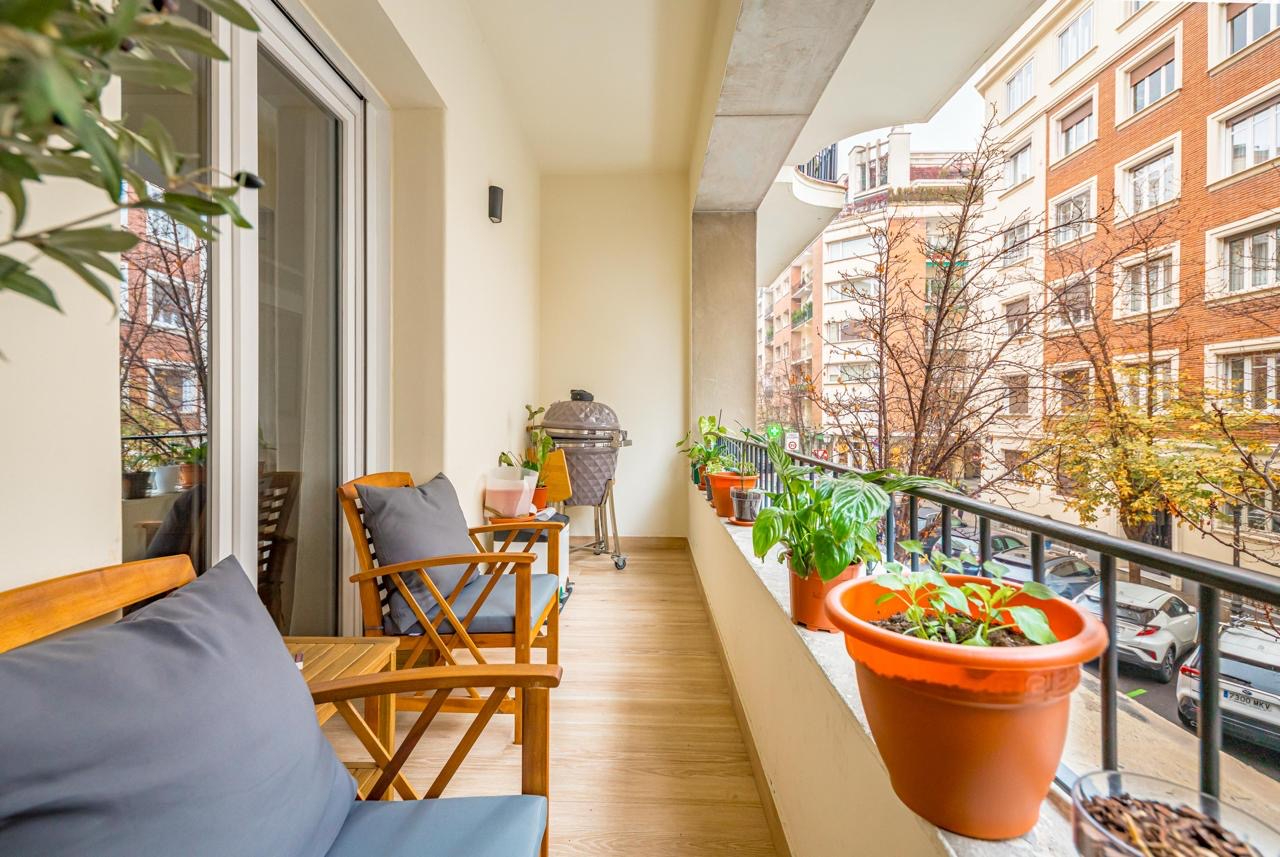 Piso reformado con terraza y trastero