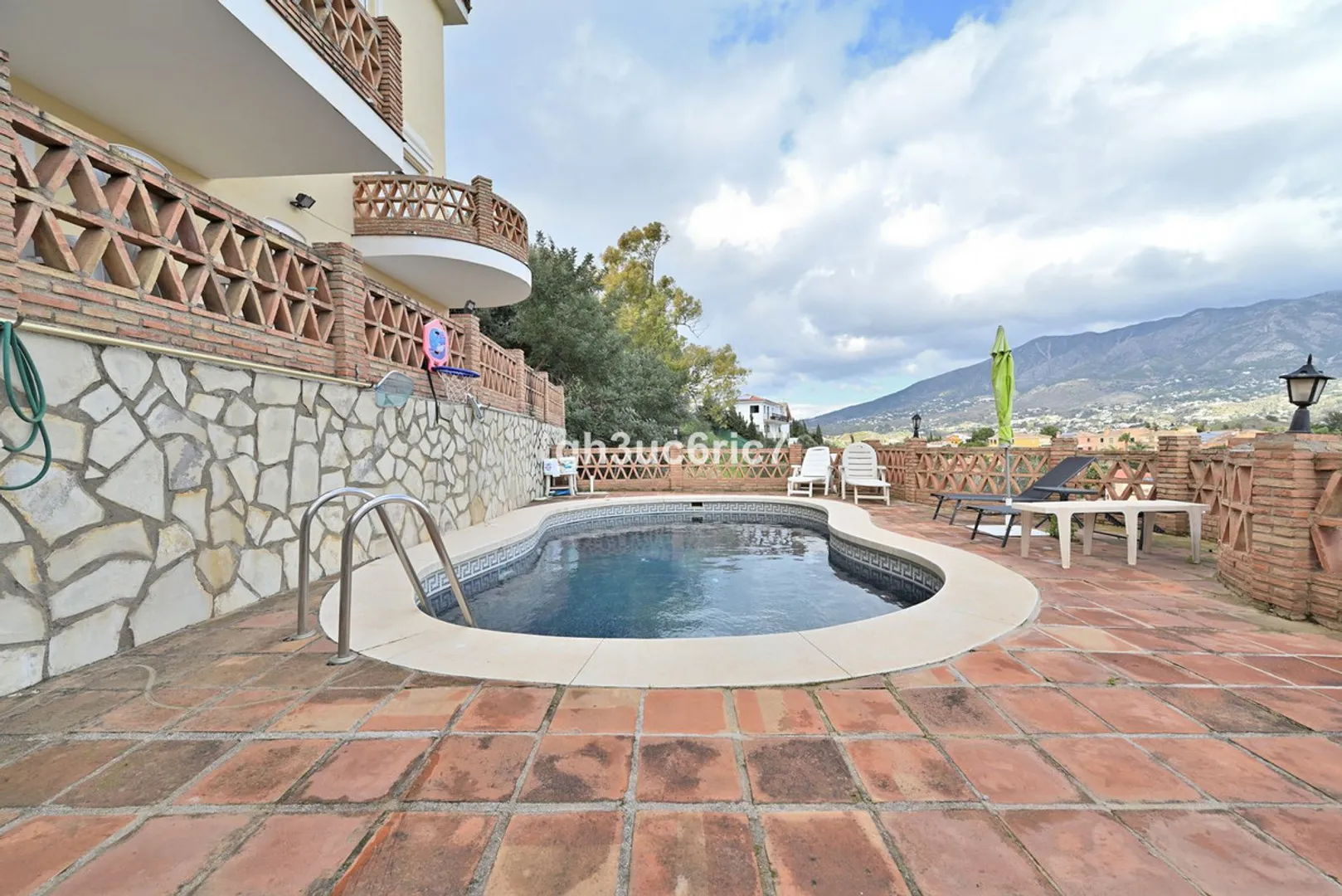 Villa de 4 dormitorios con vistas al mar en La Sierrezuela