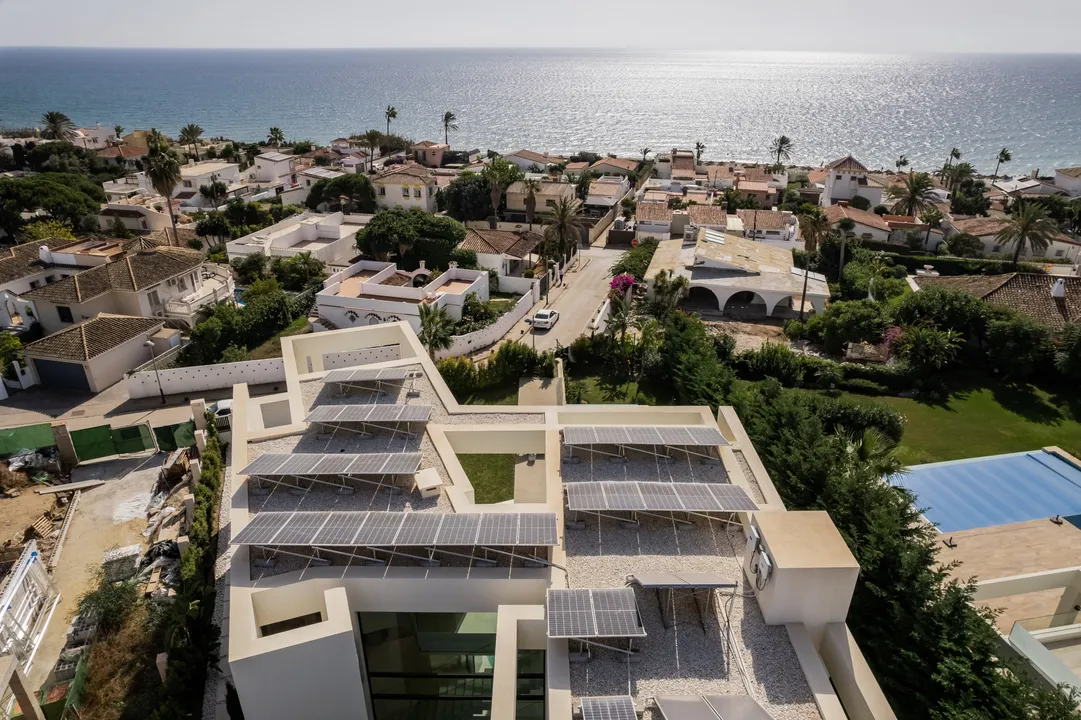 Luxury villa with pool and sea views image 3