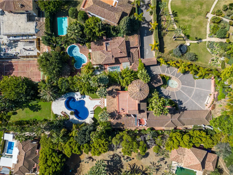 Mediterranean Mansion with Guest House and Sea Views in Nagüeles image 1