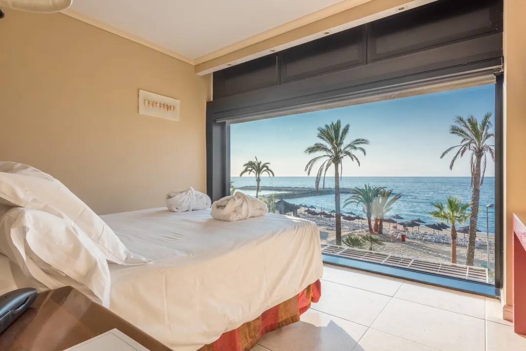 Apartment on the beachfront in Guadalpín Banús with 3 bedrooms and sea views image 1