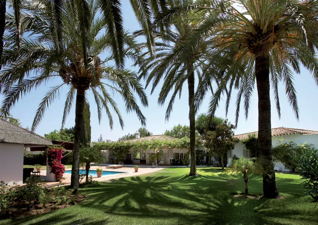 Rustic villa on the golf course with heated pool and bar shack. image 0