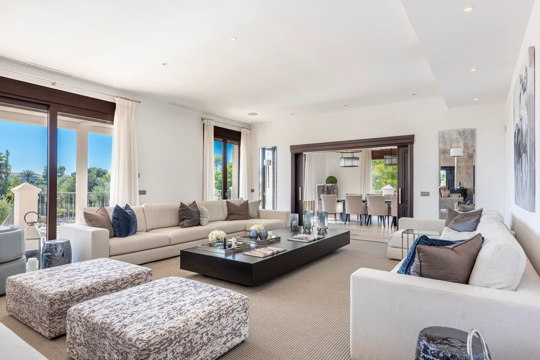 Modern Villa in Guadalmina Alta with Heated Pool and Spa image 1