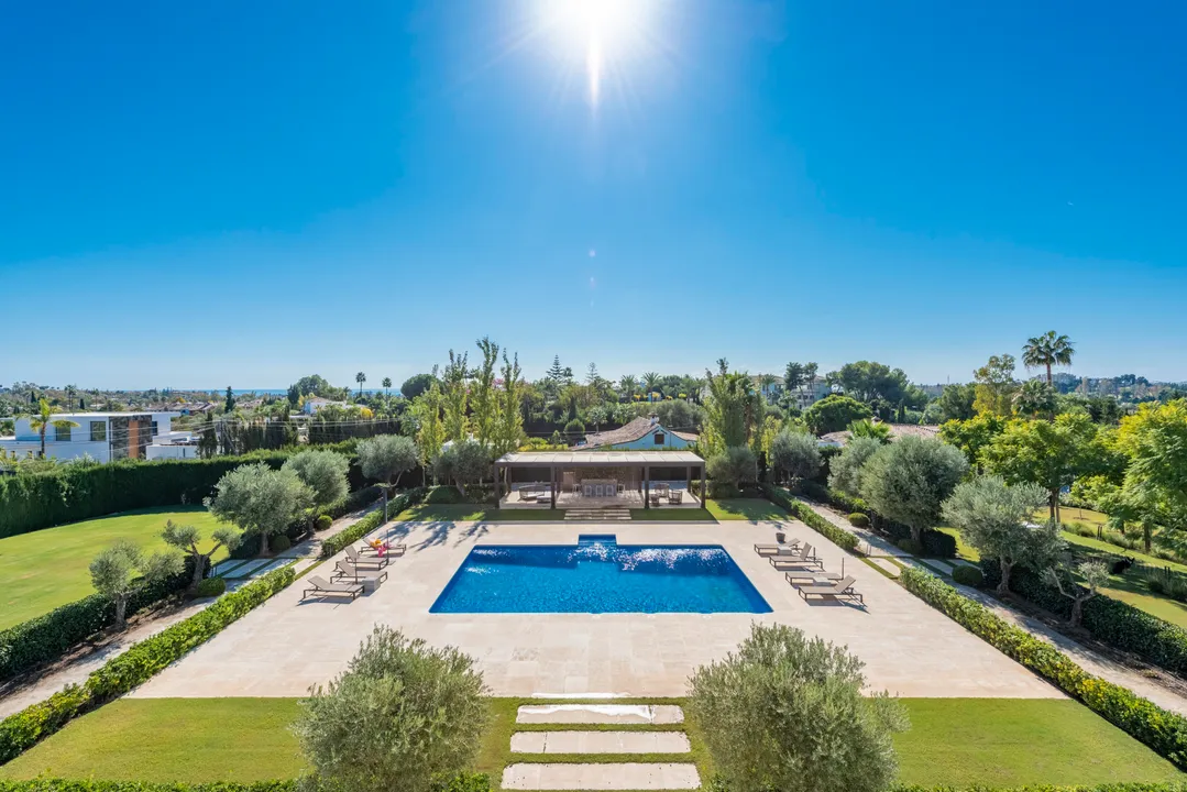 Modern Villa in Guadalmina Alta with Heated Pool and Spa image 2