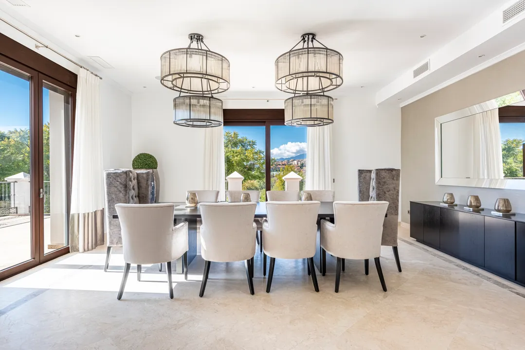 Modern Villa in Guadalmina Alta with Heated Pool and Spa image 3