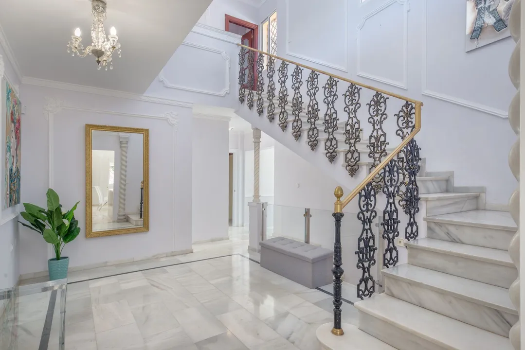 Elegant Classic Villa in Hacienda Las Chapas, East Marbella image 2