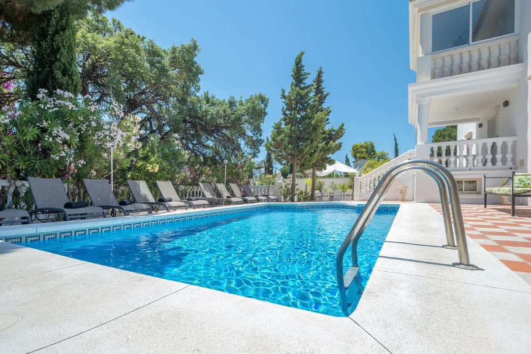 Elegant Classic Villa in Hacienda Las Chapas, East Marbella image 3
