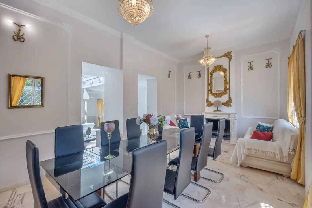 Elegant Classic Villa in Hacienda Las Chapas, East Marbella image 1