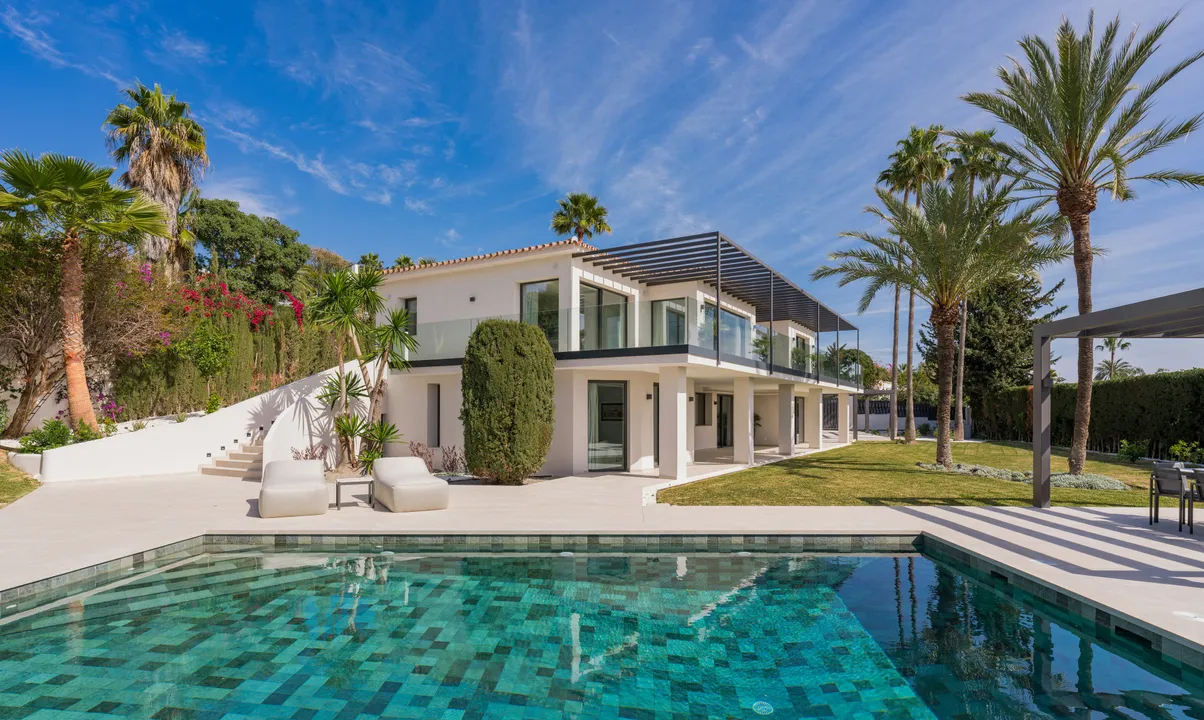 Modern villa in Nagüeles with sea and mountain views image 0