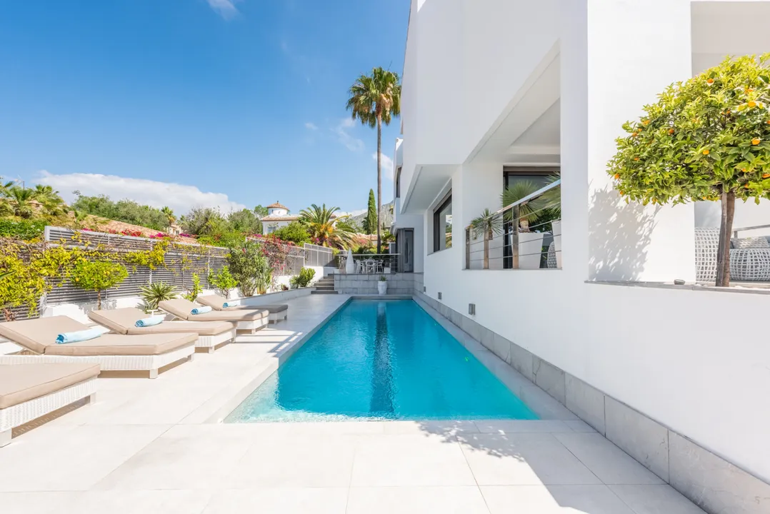 Title: Luxury Family Villa in Nagüeles with Panoramic Views and Advanced Technology image 0
