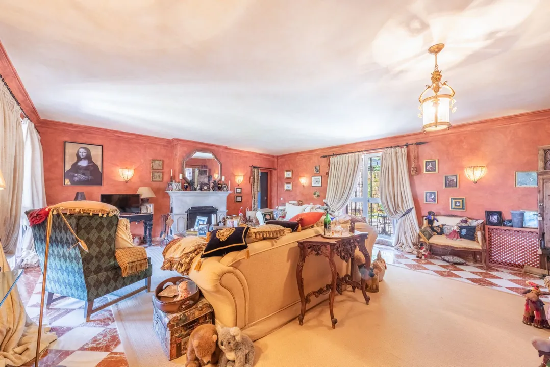 Traditional villa with views of golf and mountains in Los Almendros image 3