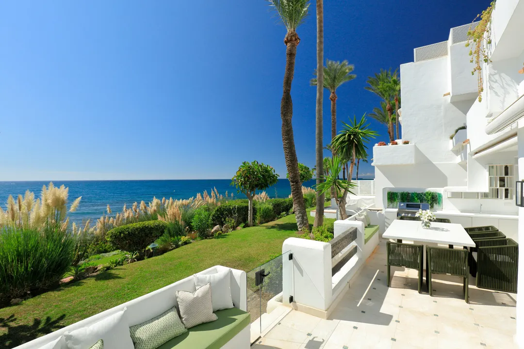Ground floor apartment with sea views in Marina Puente Romano image 2