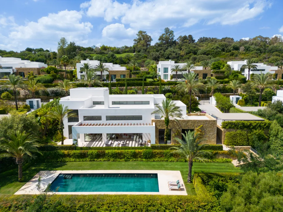 Espectacular Villa en Finca Cortesin Resort con Vistas Impresionantes image 0