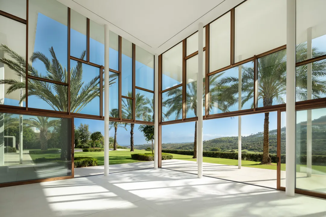 Residencia exclusiva con jardín espectacular image 1