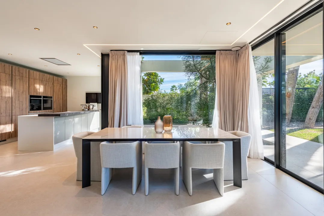 Contemporary Villa on the Golden Mile of Marbella image 3