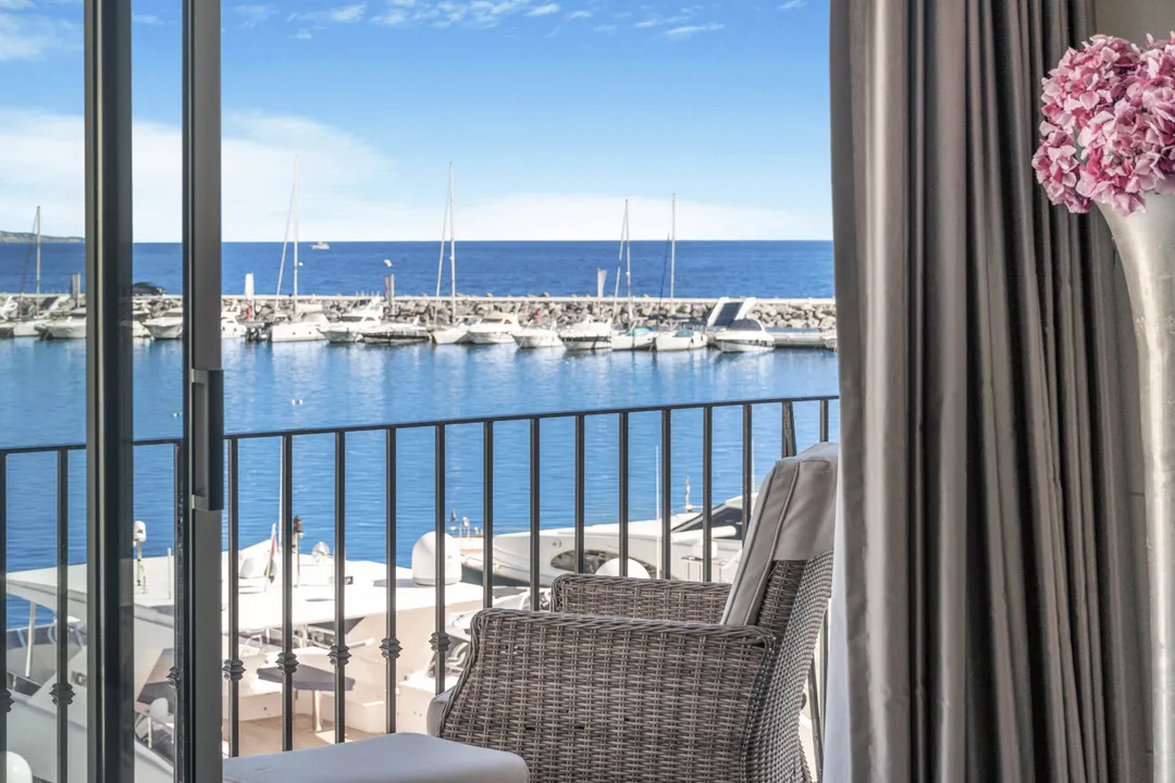 Luxury penthouse in Puerto Banús image 0