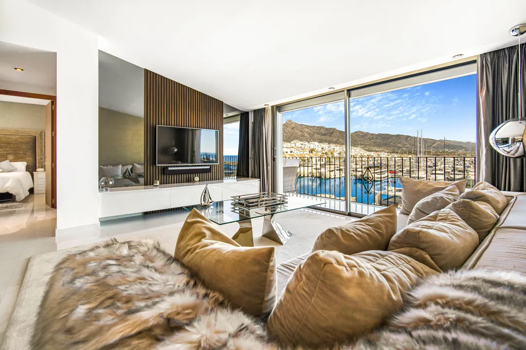 Luxury penthouse in Puerto Banús image 2