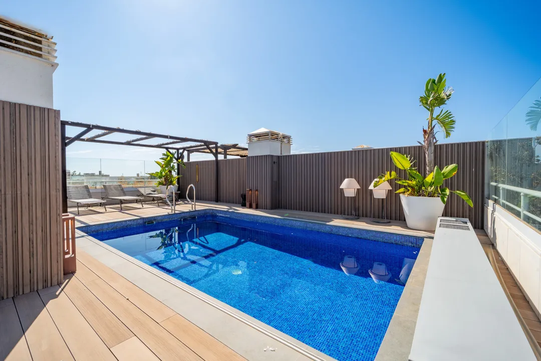 Luxury penthouse in Embrujo de Banús image 3