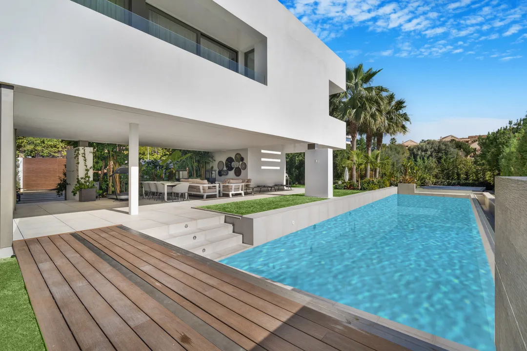 Modern villa in La Alquería with pool and sea views image 0