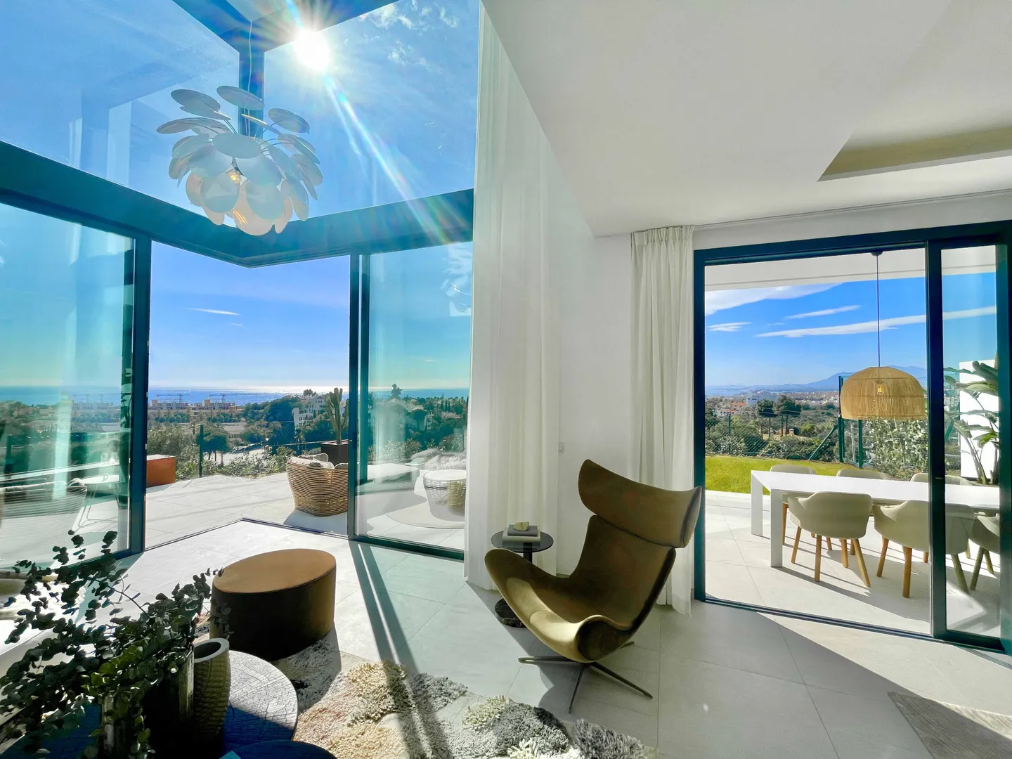 Imagen 1 de Chalet pareado con vistas al mar y jardín privado