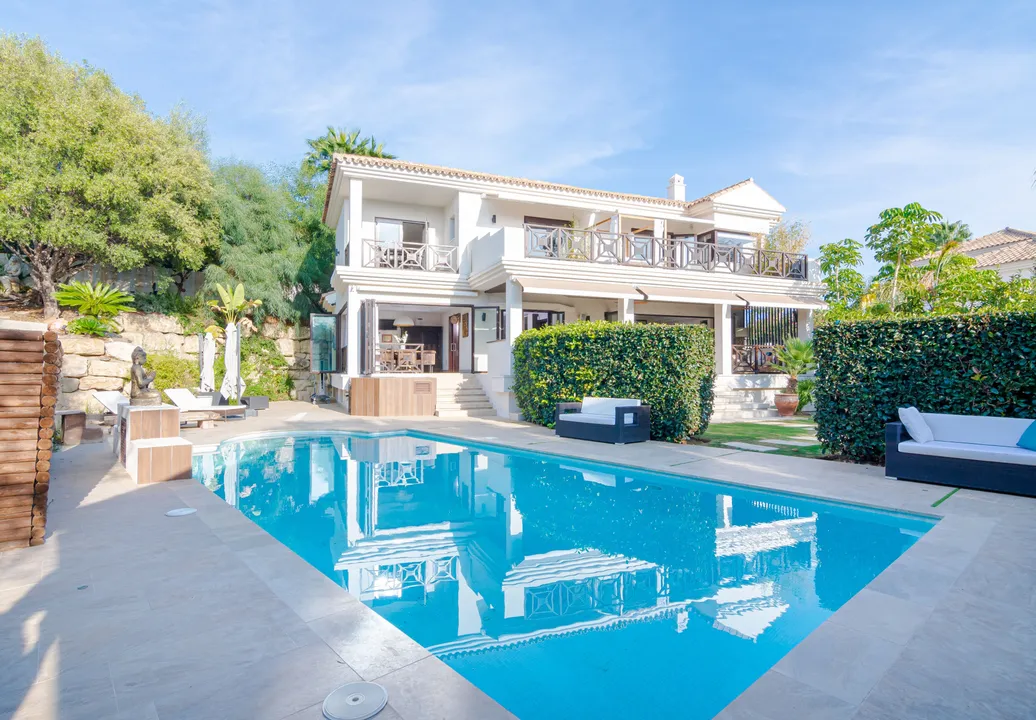 Luxury villa in Nueva Andalucia image 0