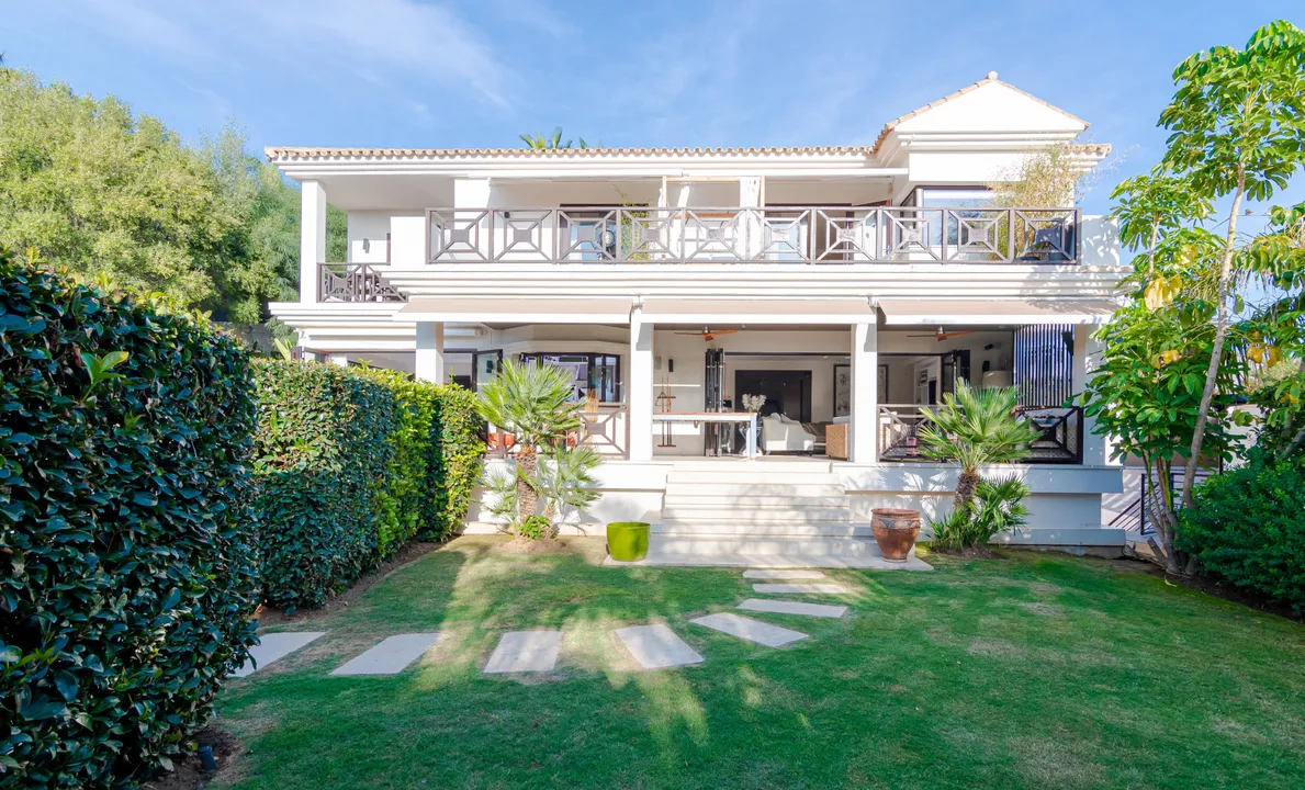 Luxury villa in Nueva Andalucia image 3