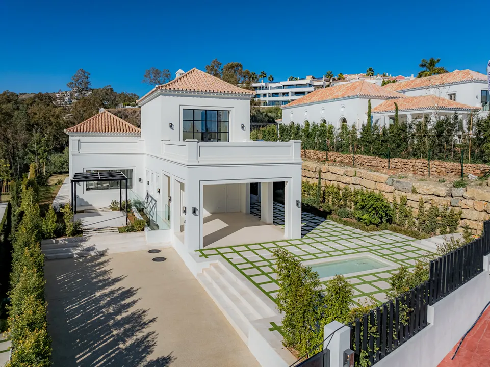 Luxury villa in La Cerquilla image 3
