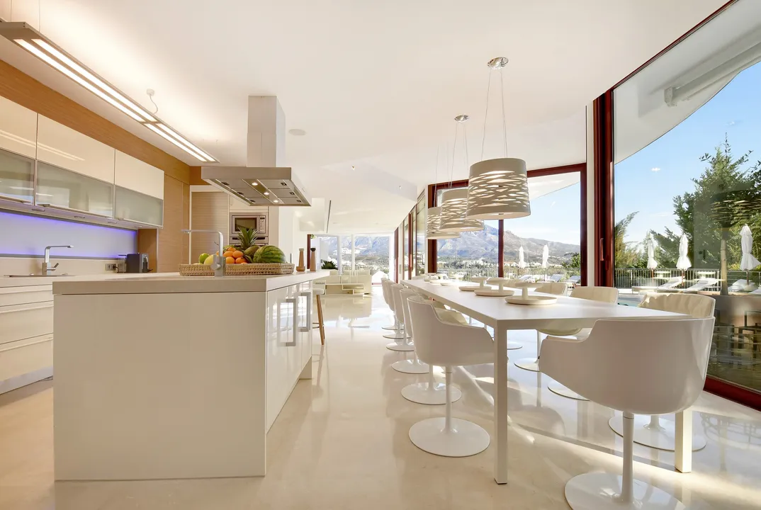 Luxury villa in Las Brisas Golf image 3
