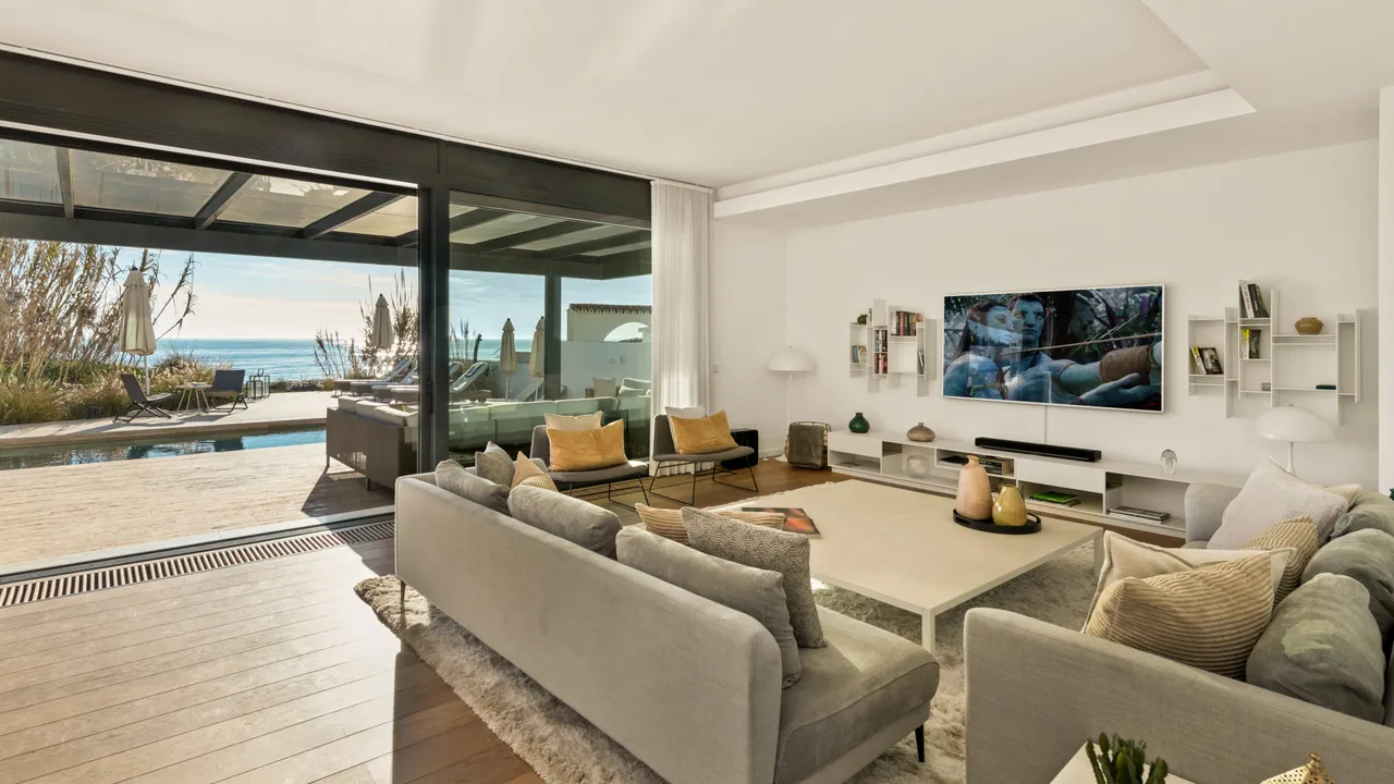 Luxury villa in East Marbella image 3