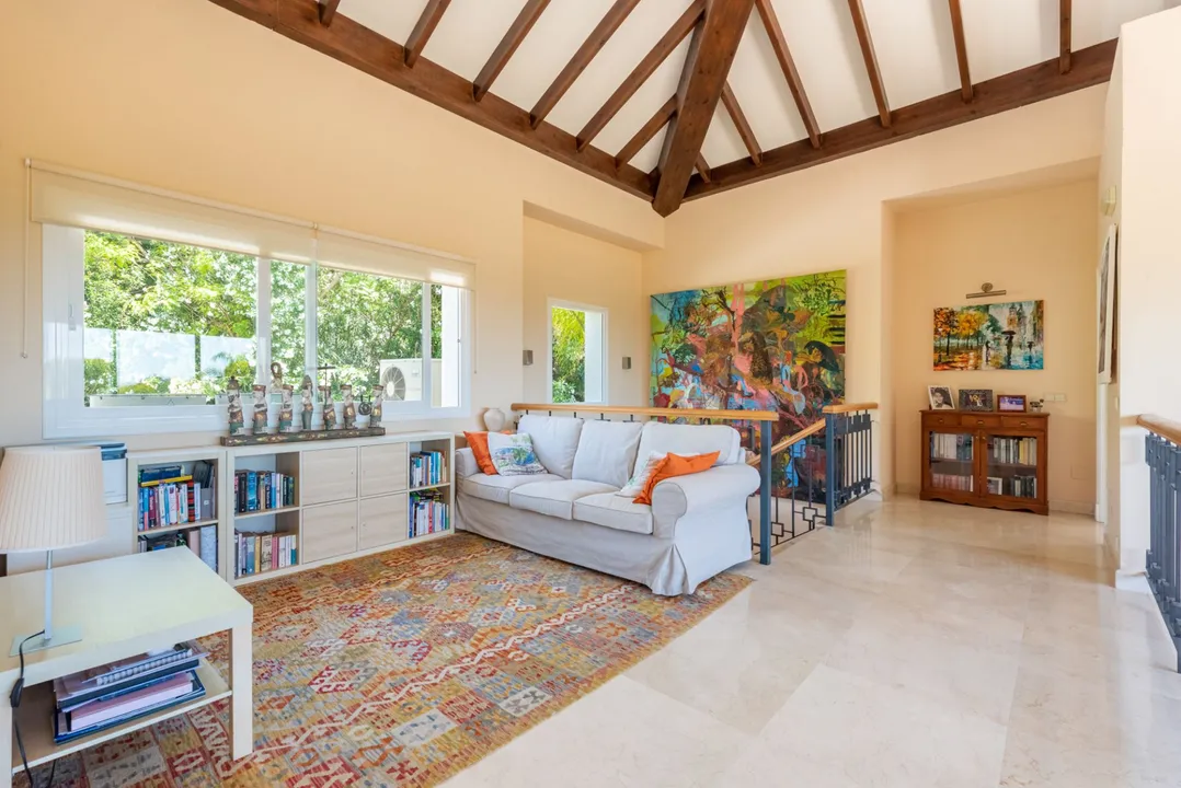Luxury villa in El Paraíso image 2