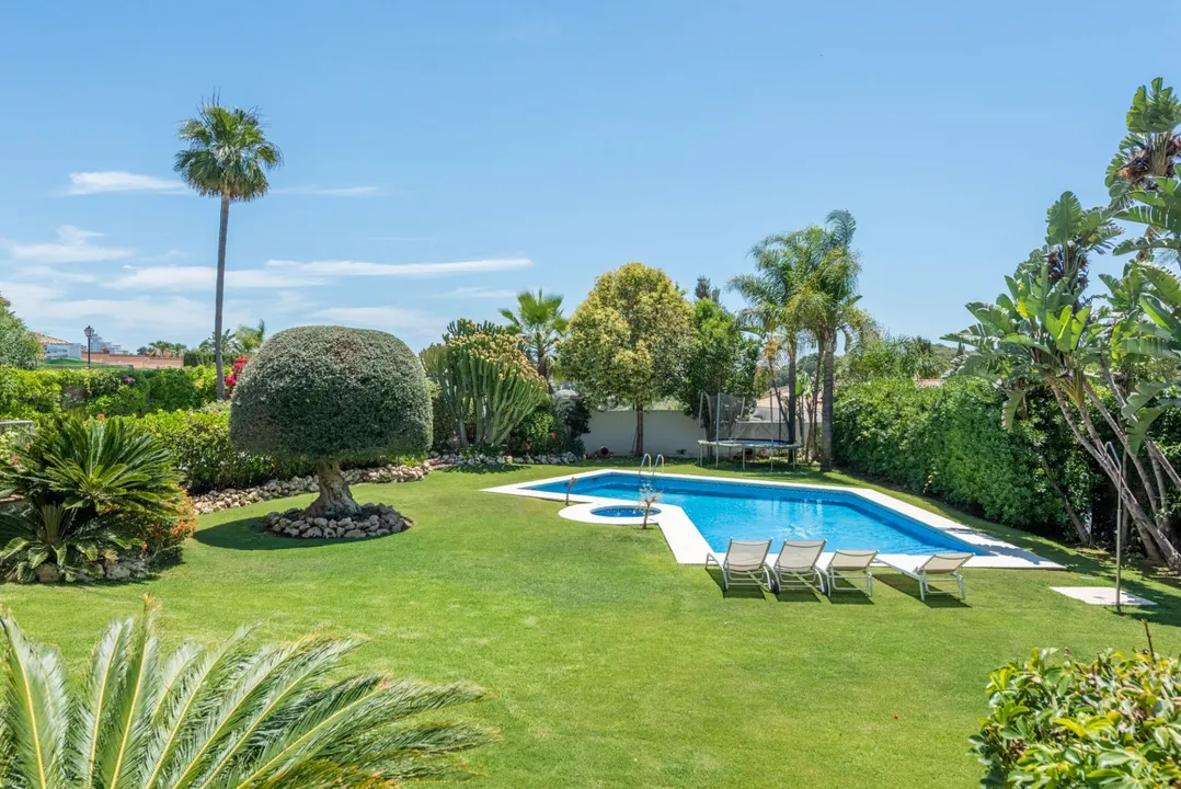 Luxury villa in El Paraíso image 3