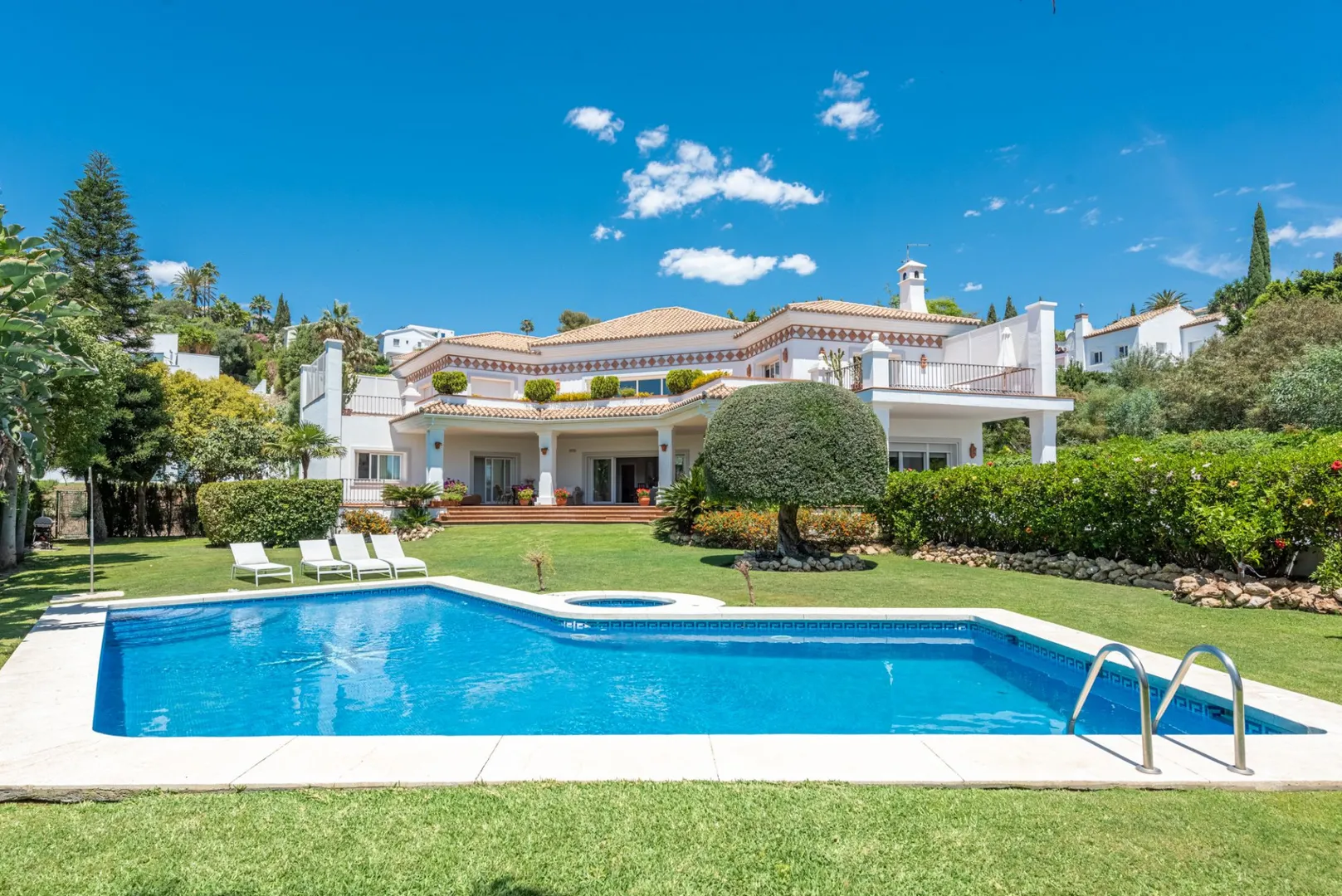 Luxury villa in El Paraíso