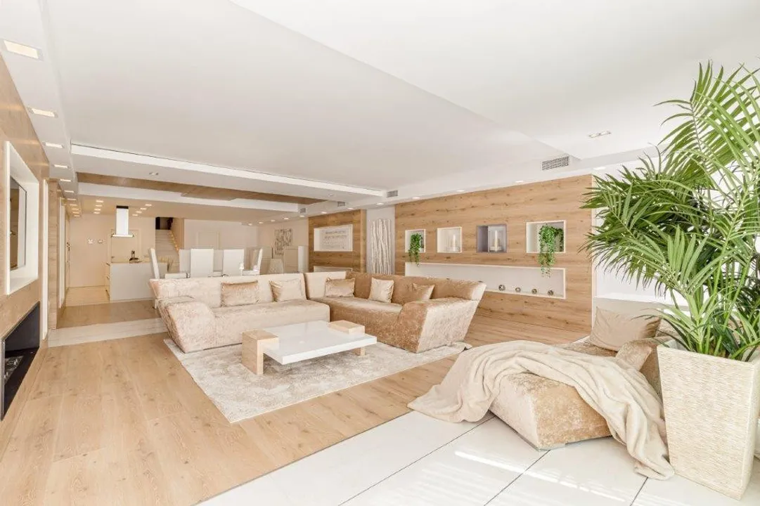 Luxury duplex apartment in Puerto Banús image 1