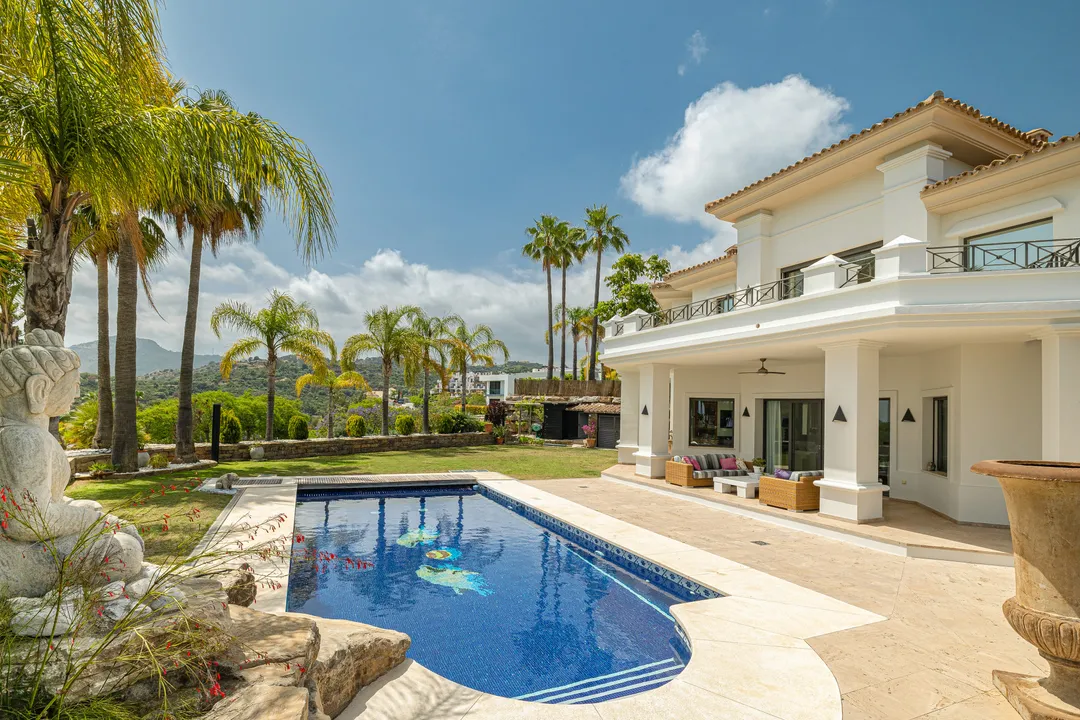 Luxury villa in Los Arqueros image 0