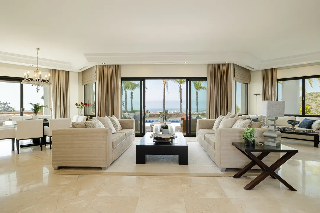 Luxury villa in Los Arqueros image 1