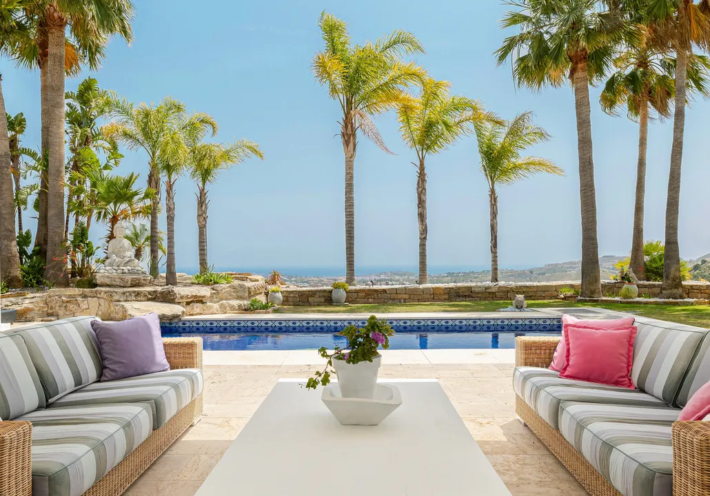 Luxury villa in Los Arqueros image 3