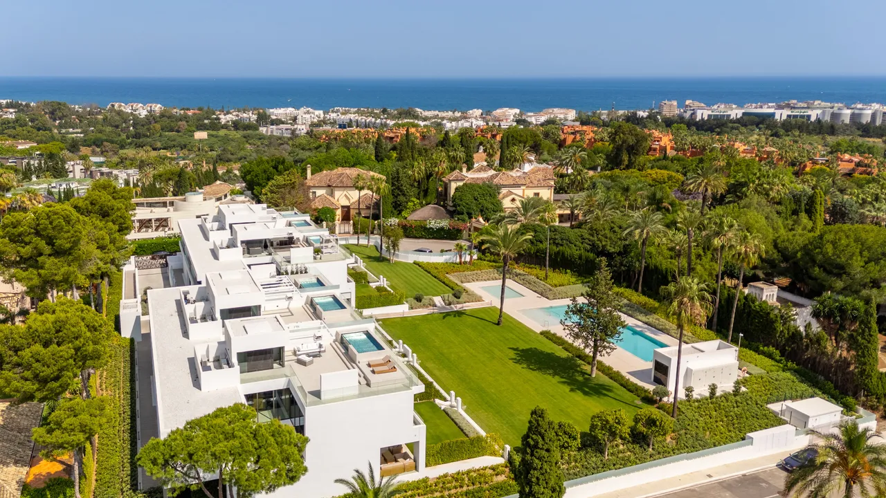 Villa de lujo en Nueva Andalucía con vistas al mar image 0