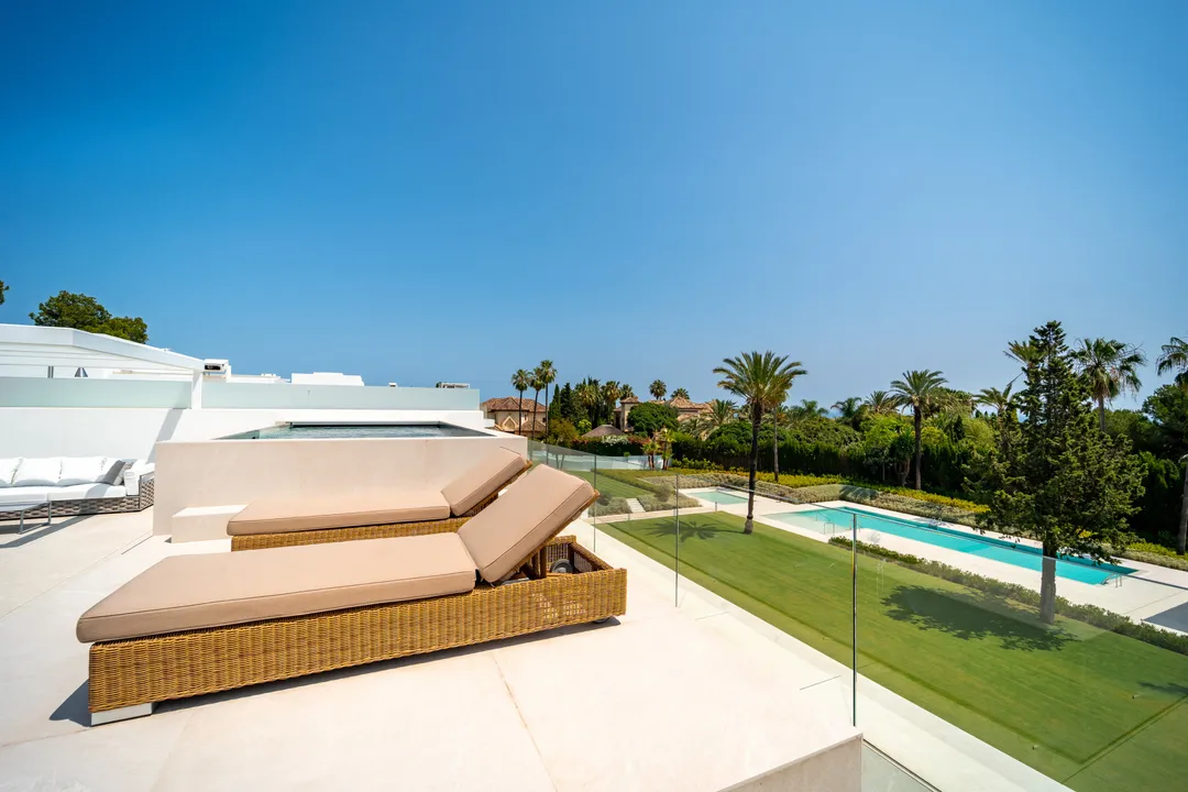 Villa de lujo en Nueva Andalucía con vistas al mar image 2
