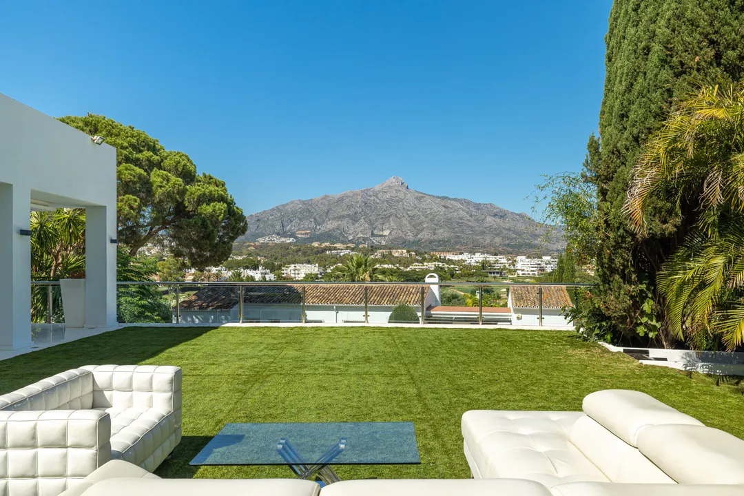 Luxury Villa in Las Brisas Golf image 3