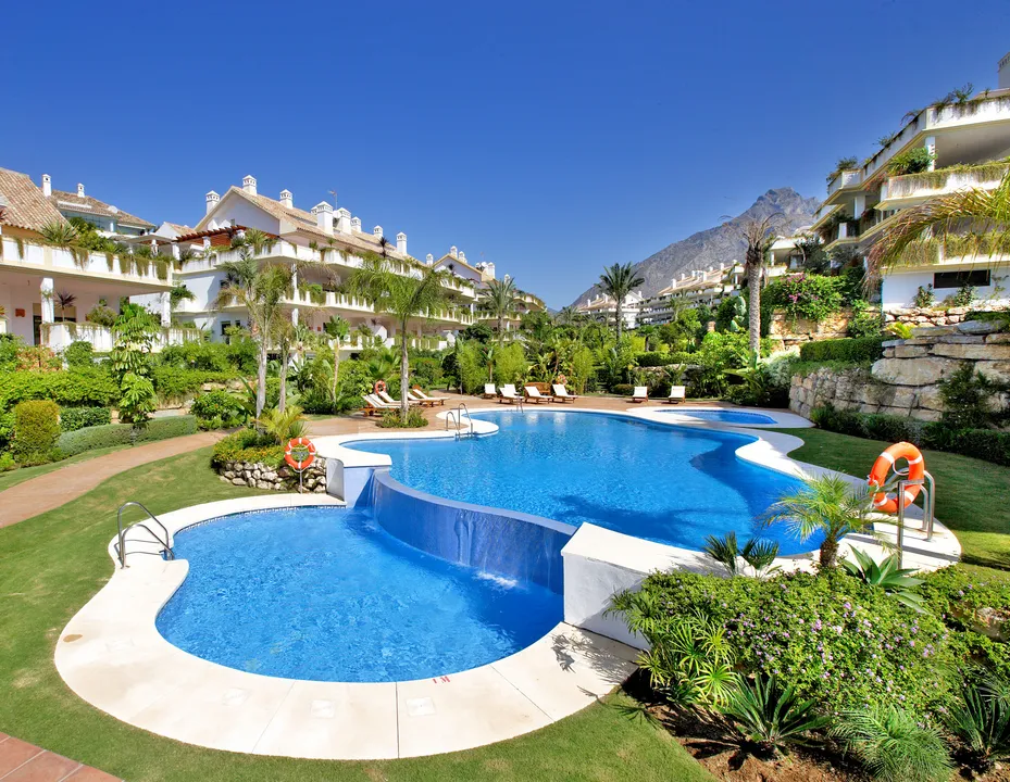 Luxury duplex penthouse in the Golden Mile of Marbella image 0