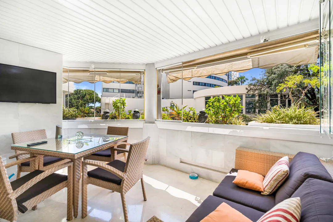 Luxury apartment in the Golden Mile image 3