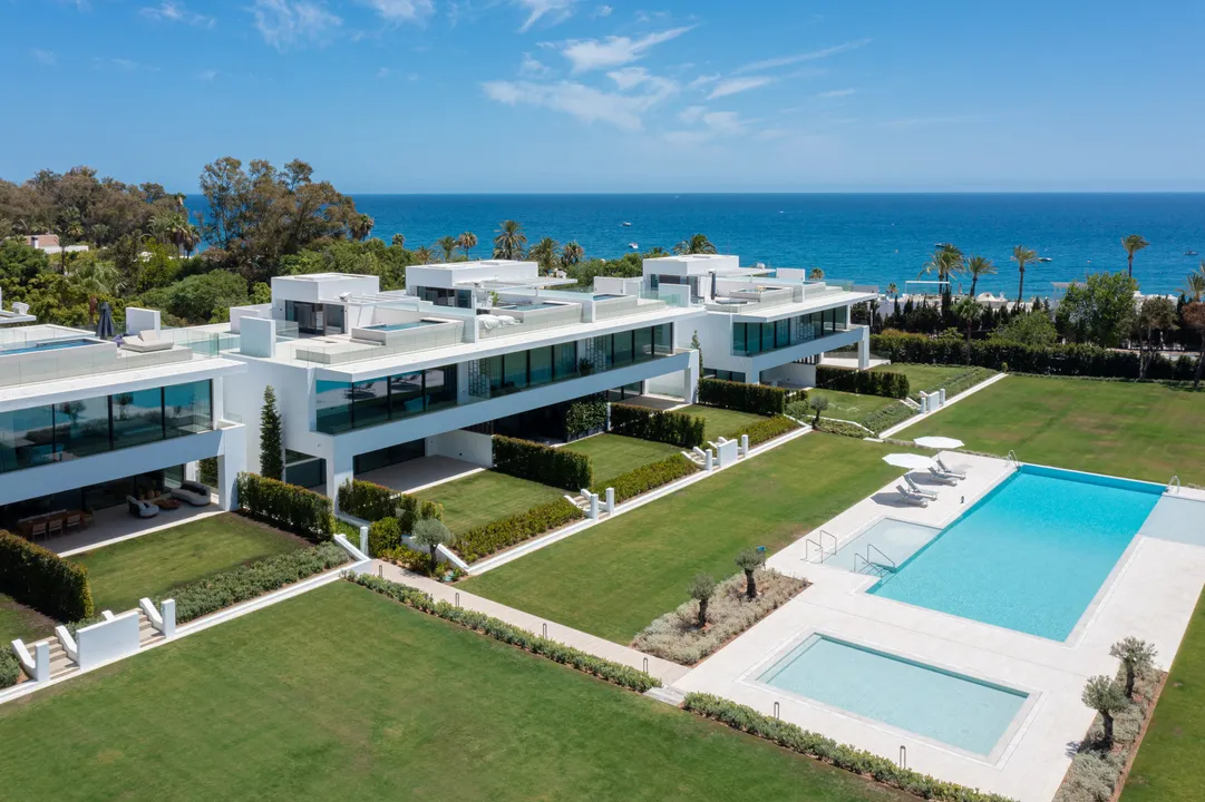 Luxury villa with private pool in the Golden Mile image 1