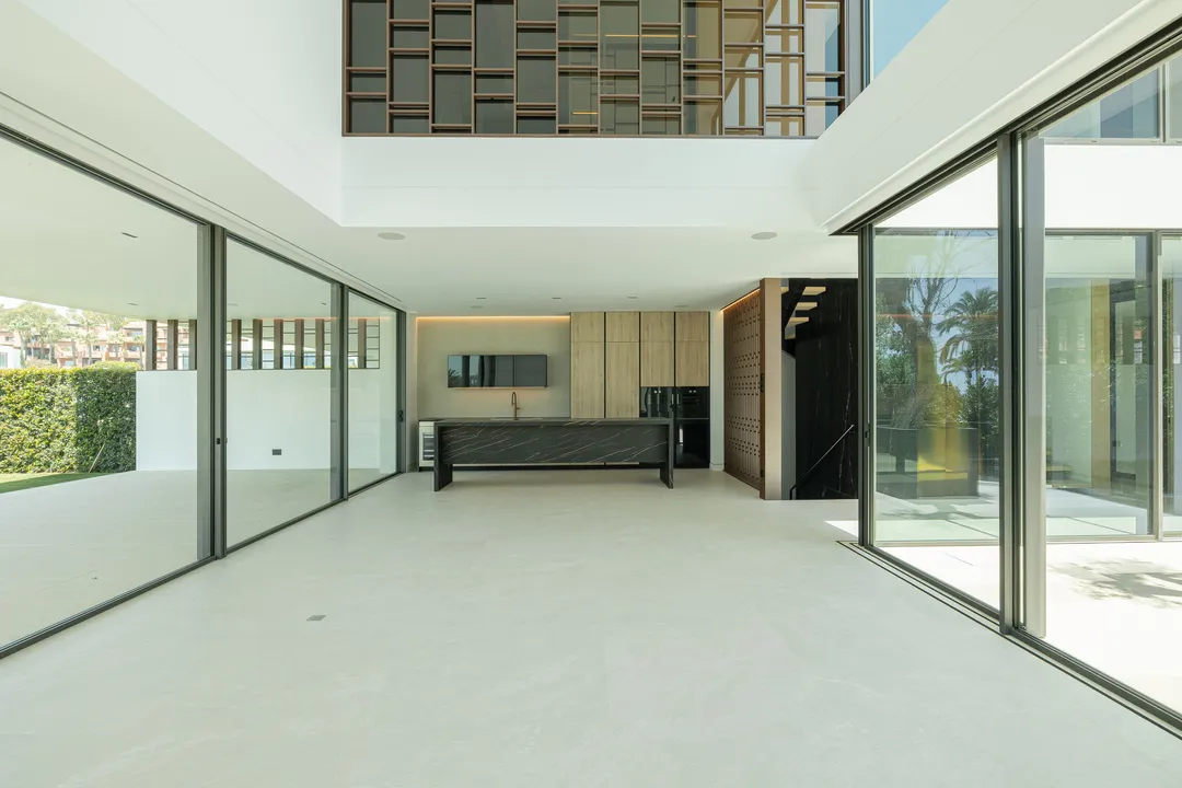 Luxury villa with private pool in the Golden Mile image 2