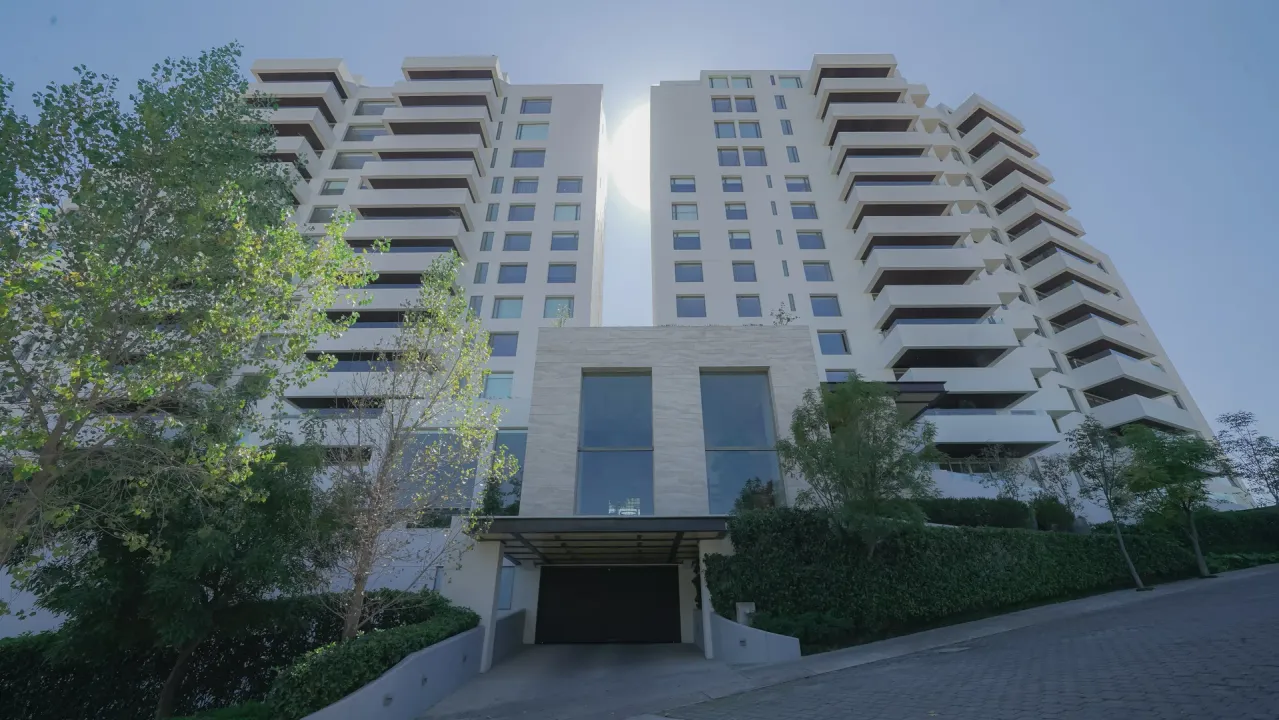 Del Bosque Luxury Condos image 0