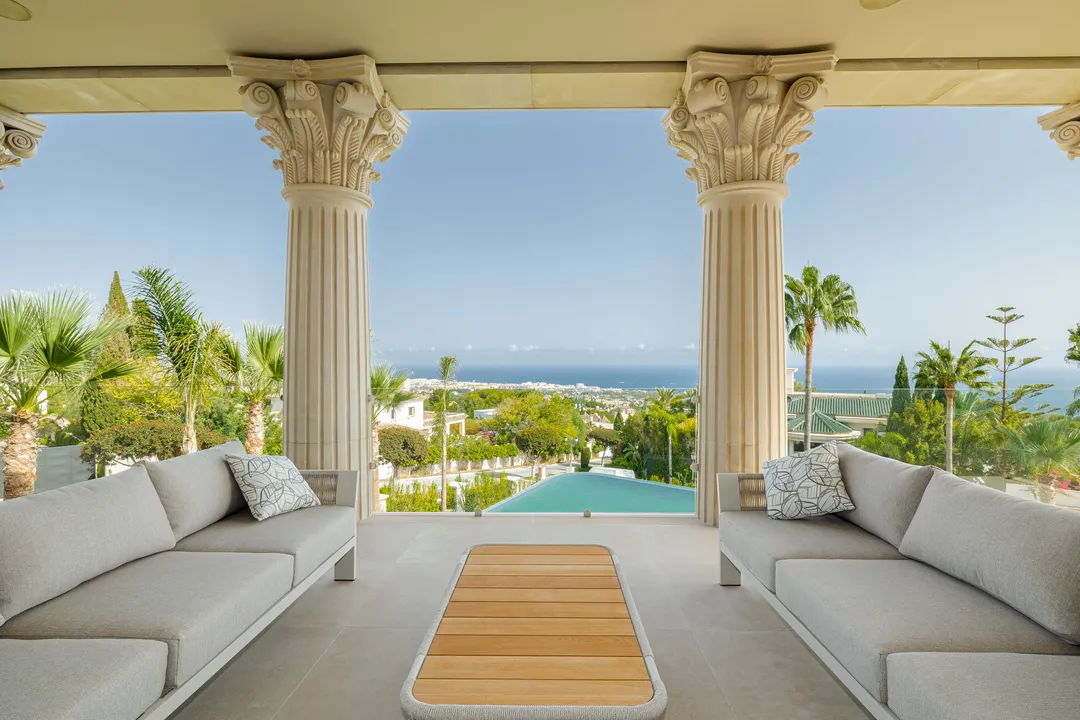 Luxury Villa with Sea View and Integral Wellness image 3