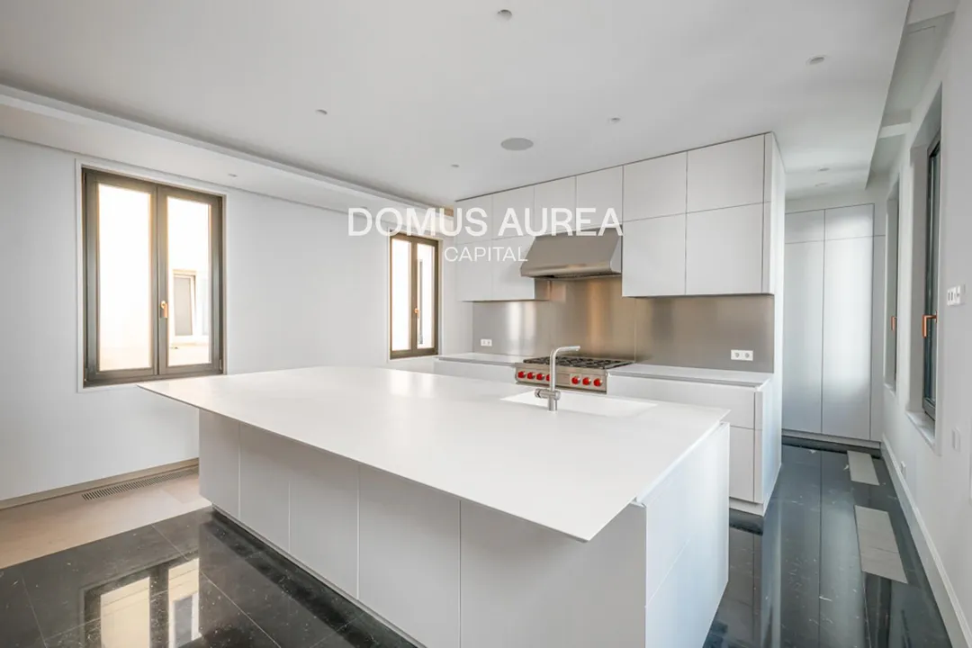 Exclusive new home in Recoletos with garage and natural light image 3