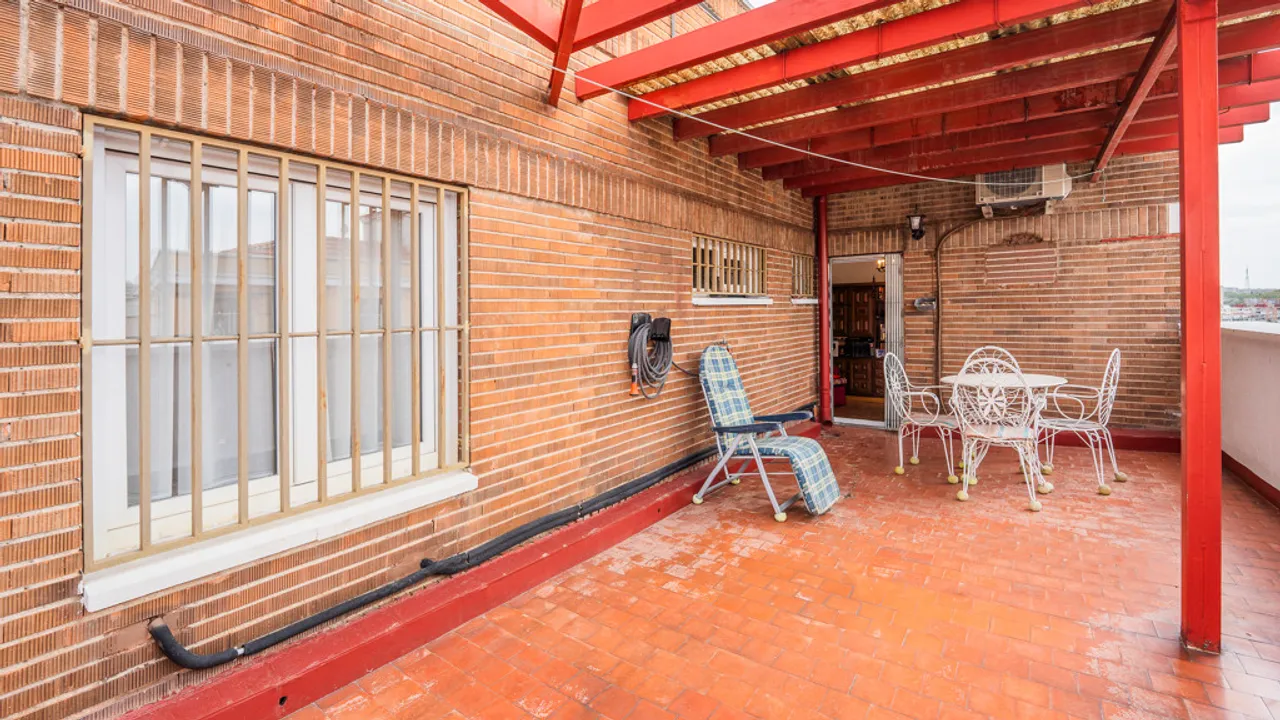 Penthouse in Salamanca with terrace and garage, views and custom renovation image 1