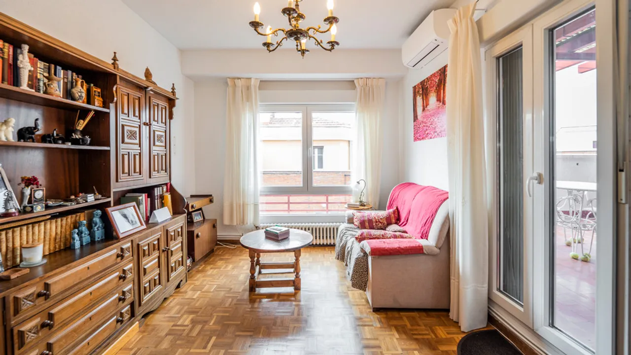 Penthouse in Salamanca with terrace and garage, views and custom renovation image 3