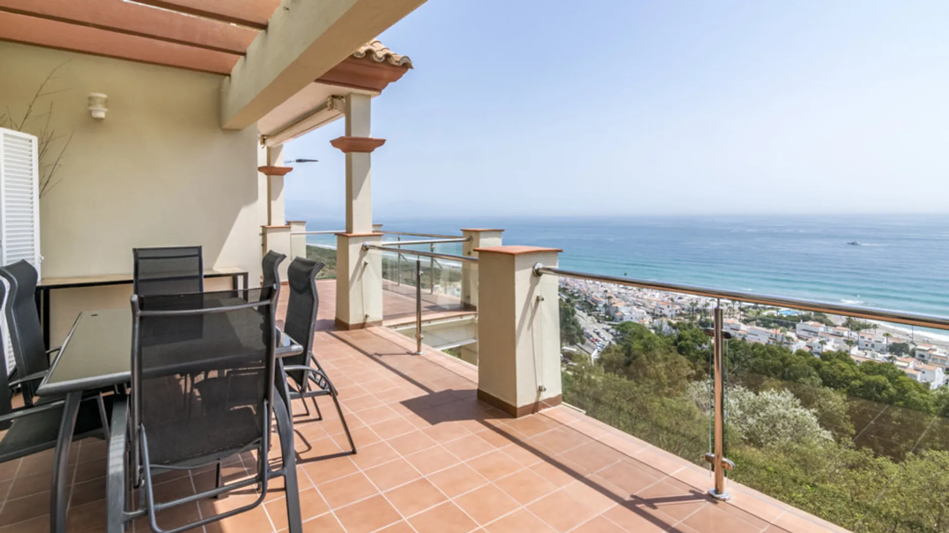 Imagen 1 de Ático de Lujo con Vistas al Mar en Sotogrande